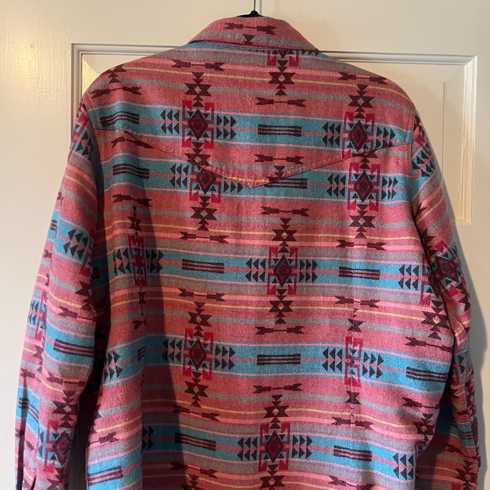 Ariat  Wome's Pink and blue Striped snapped Shirt Size XL